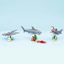 LEGO® Creator 3 in 1 Fierce Shark with a Treasure Chest 31381