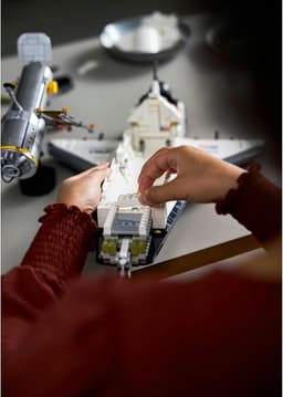 LEGO® NASA Space Shuttle Discovery 10283