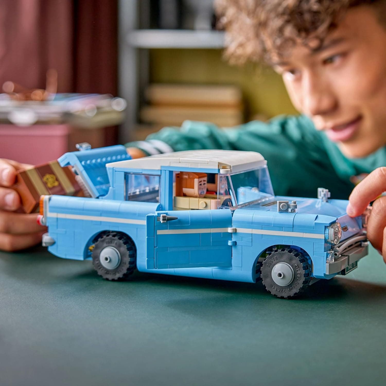 LEGO® Harry Potter™ Enchanted Flying Ford Anglia™ 76470