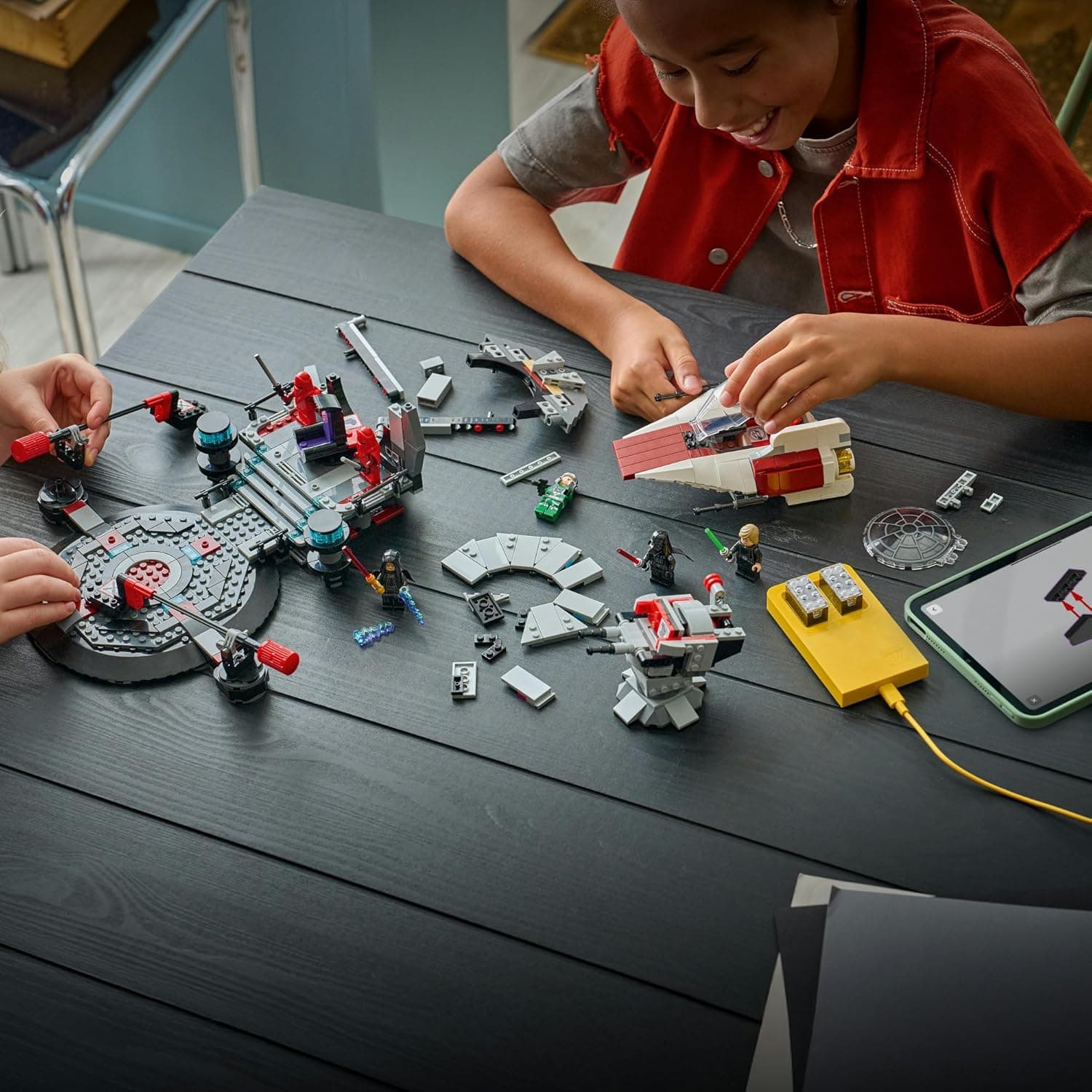 LEGO® Star Wars™ SMART Play™: Throne Room Duel & A-Wing™ 75427
