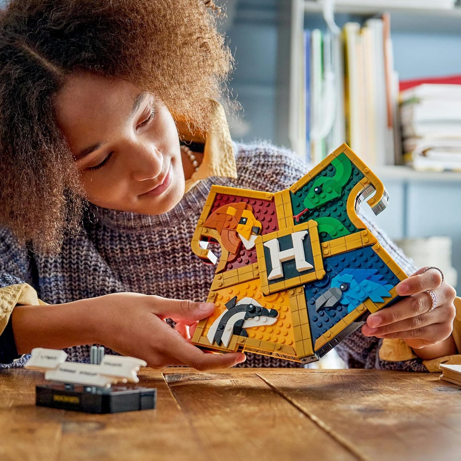 LEGO® Harry Potter™ Hogwarts™ House Crest 76462
