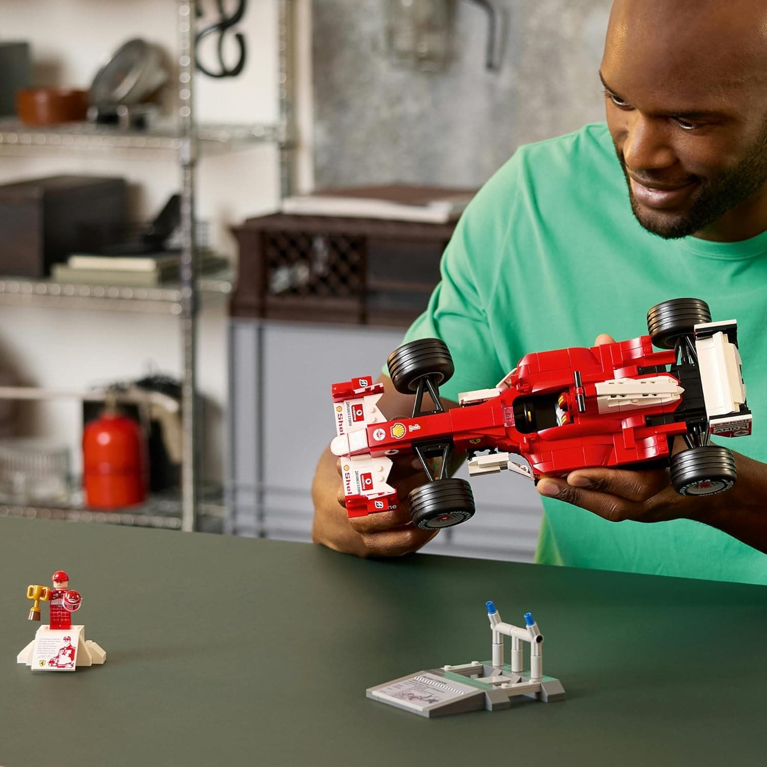 LEGO® Icons Ferrari F2004 & Michael Schumacher 11375